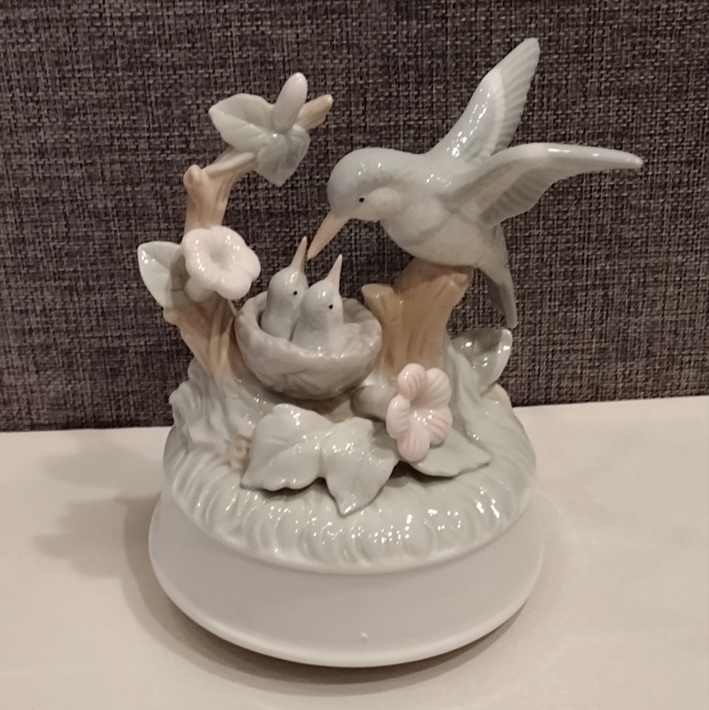 Arnart Hummingbird Music Box